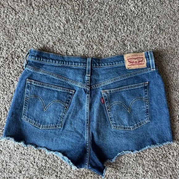 501 Levi’s High Wasted Shorts - Picture 2 of 5